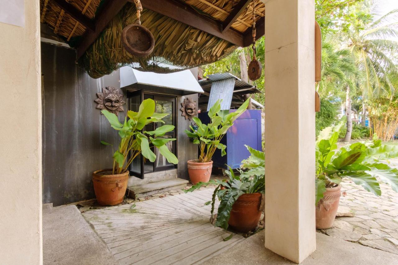 Reddoorz Plus Near Vigan Convention Center Exterior photo